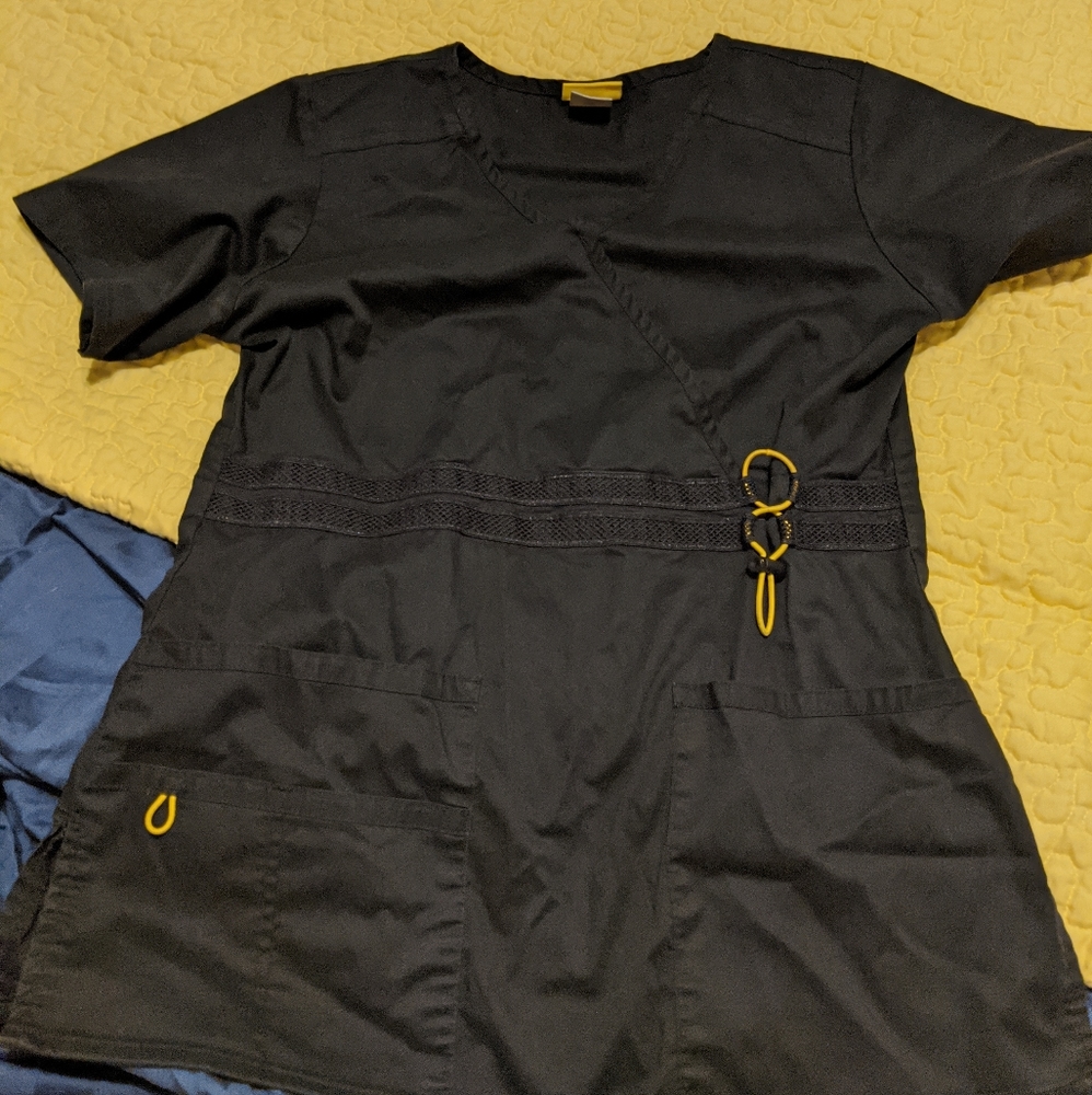 WonderWink scrub top